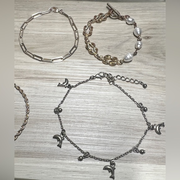 Lot Of Trendy Assorted Mixed Metals Silver & Gold Tone Bracelets - Picture 6 of 6